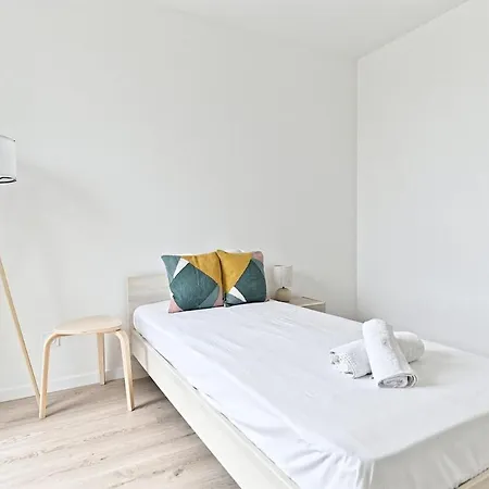 Apartment Spacieux 3 Avec Balcon - Colombes *